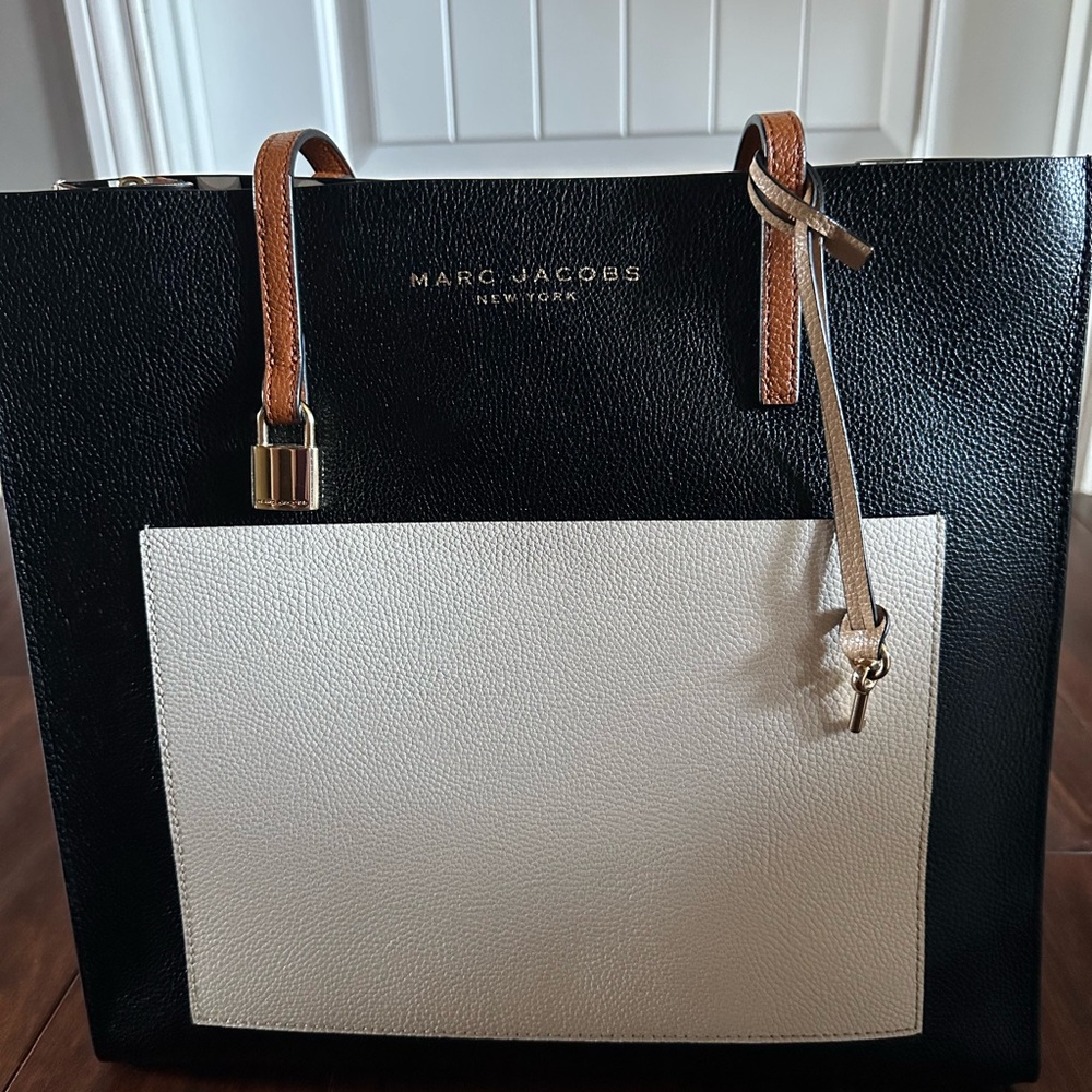 Marc Jacobs Grind Leather Tote – Smoked Almond Multi Tote